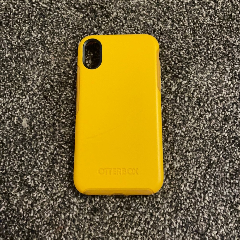 Otter box symmetry iPhone XR case